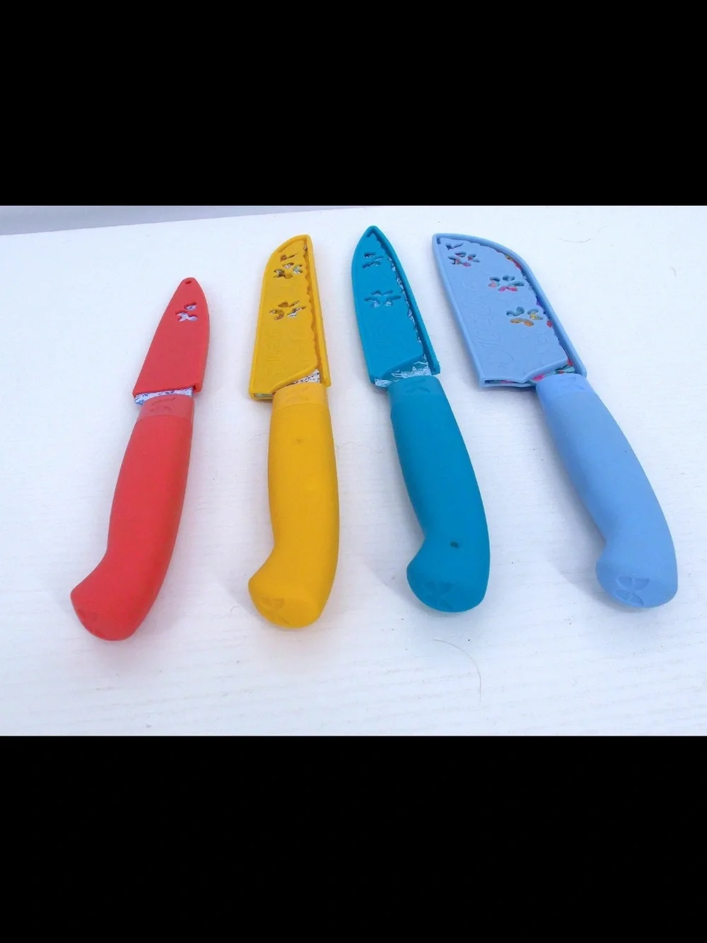 4 Piece Pioneer Woman Floral Knife Cutlery Set Colorful w/ Covers